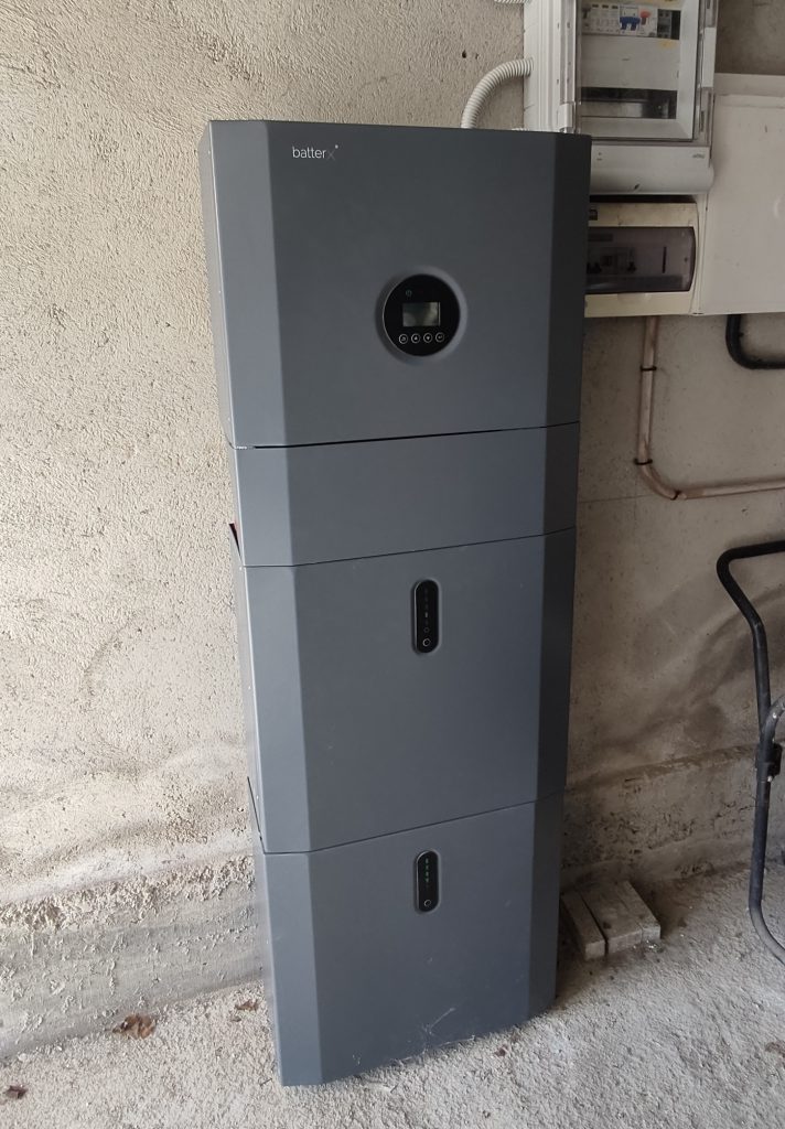 Solar fotovoltaica. Baterías Ferrofosfato. Cuadro protección.