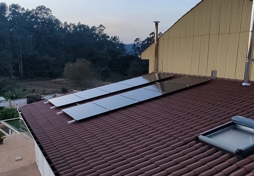 Panel solar fotovoltaico. Solar fotovoltaica. Módulo solar. Módulo Bifacial. Coplanar.